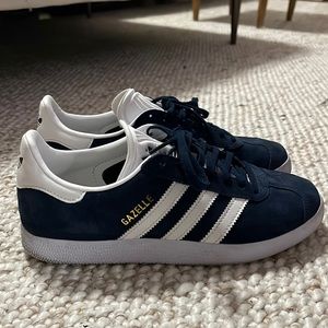 Navy blue adidas gazelle men’s size 6 women’s size 7/ 7 1/2.